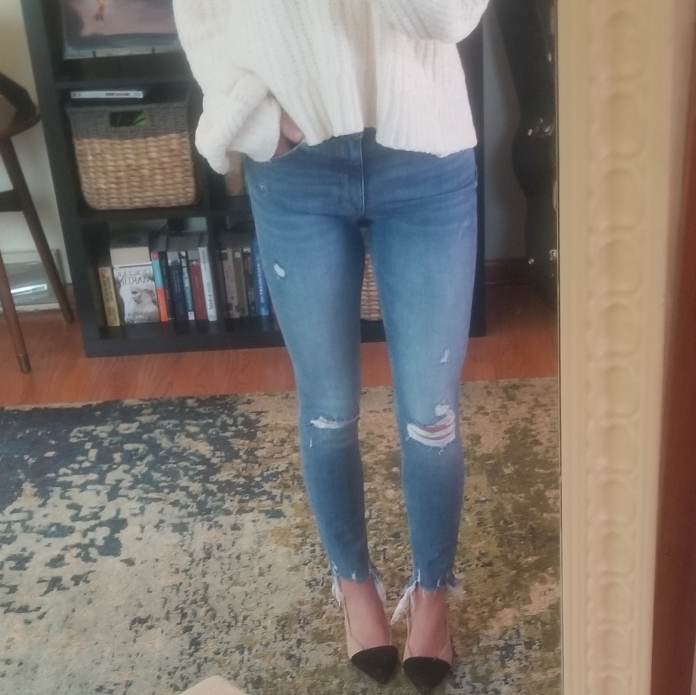 H&M Light wash cropped jean